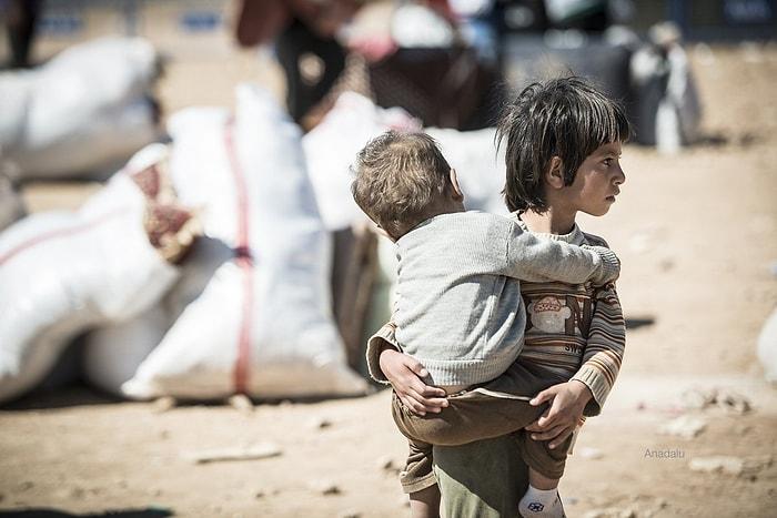 IŞİD'den Kaçan Binlerce Kişi Türkiye Sınırına Yığıldı