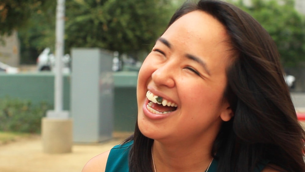 Dişinizde Yemek Artığı Kaldığı Halde Kimsenin Bir Şey Söylemediği Anlar