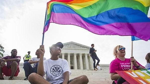 22. ABD'de eşcinsel evlilik yasal olunca bütün dünyada farklı tepkiler aldı. Ülkemizde de profil resimleriyle destekleyenlerin sayısı az değildi.