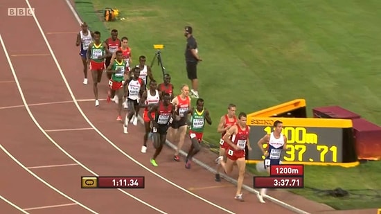 Dünya Şampiyonası 5000 Metre Finalini Su Molası Verdiği Halde Kazanan Atlet