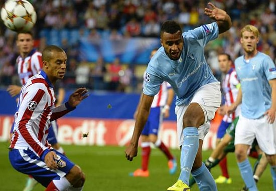 Irkçı Saldırıya Uğradı, Hakem 'İdare Et' Dedi