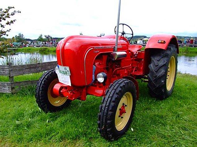 6. Ferdinand Porsche, Hitler'in tarıma destek amaçlı üretilmesini istediği traktörleri yaparak otomobil dünyasına girdi.