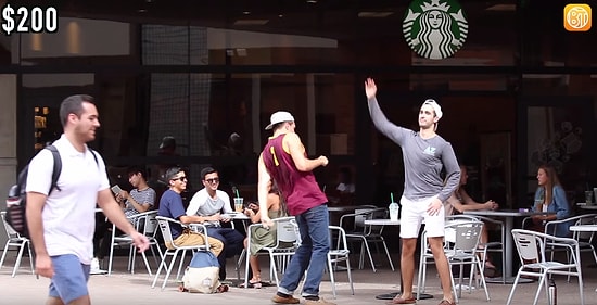 Rastgele Bir Hayranını Seçip Para Karşılığı Yarıştıran Youtuber