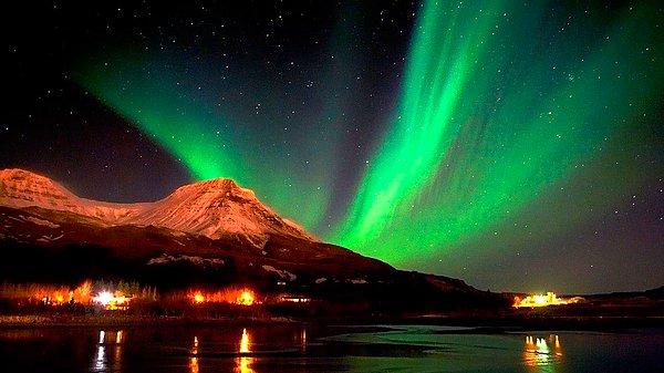 7. Auroralar bütün yeryüzünde ve diğer gezegenlerde de gözlemlenebilir. Daha uzun süreli karanlık ve manyetik alan dolayısıyla, kutuplara yakınlaştıkça daha çok görünür olurlar.