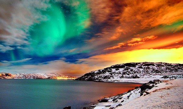 6. Güney’deki oluşum, aurora australis(güney kutup ışıkları), benzer özelliklere sahiptir. Ancak Antarktika’da, Güney Amerika’da ve Avustralya’da daha yüksek enlemlerden görülebilir
