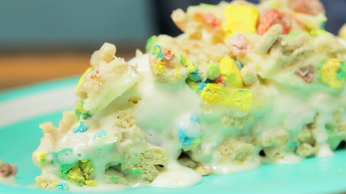 Ballı Mısır Gevreğinden Dondurmalı Pasta Yapımı