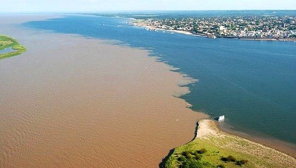 5. Rio Negro ve Solimoes nehirlerinin buluşması