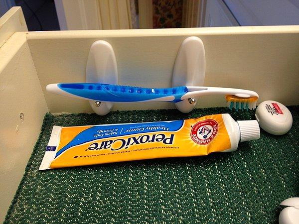 8. Diş fırçanız yere değmek zorunda değil.
