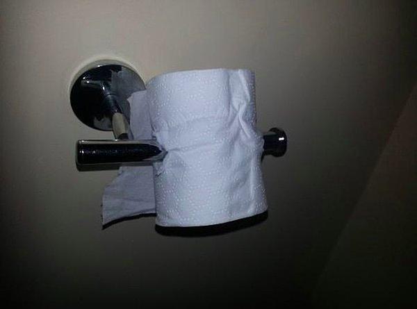 5. Tuvalet kağıdı rulosunun yuvaya ters takılması
