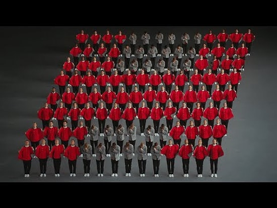 Japonların Hassas Yürüyüşlerinden İlham Alınarak Yapılmış Renkli Muhteşem Koreografi