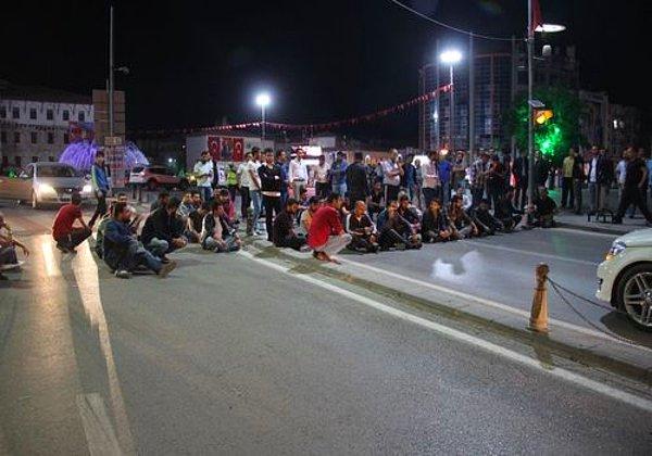 Sivas'ta, Alperen Ocakları ve Ülkü Ocakları üyeleri, saldırıları protesto etti.