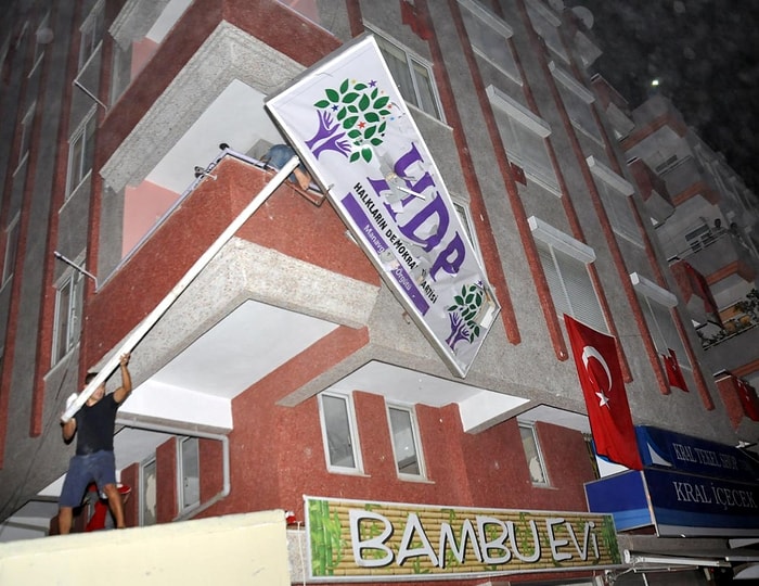 Yurt Çapında HDP Binalarına Saldırı