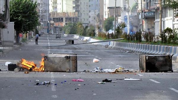 Cizre'de sokağa çıkma yasağı tam 3 gündür devam ediyor.