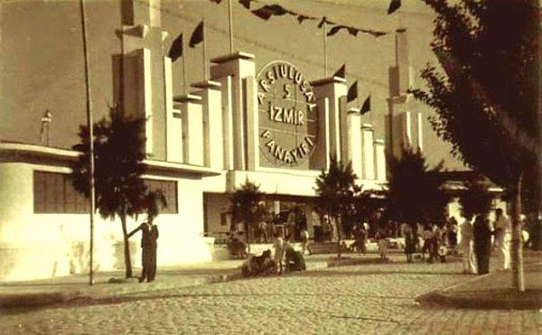 4. 1934 yılında yine Cumhuriyet Meydanı’nda, bu defa uluslararası bir nitelikte “Arsıulusal İzmir Panayırı” adıyla düzenlenir.