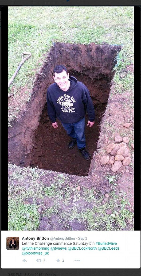 Antony, kendini kelepçeledikten sonra toprağın 2 metre altındaki mezara gömüldü.