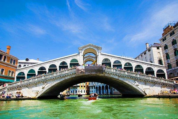 4. Rialto Köprüsü: İtalya