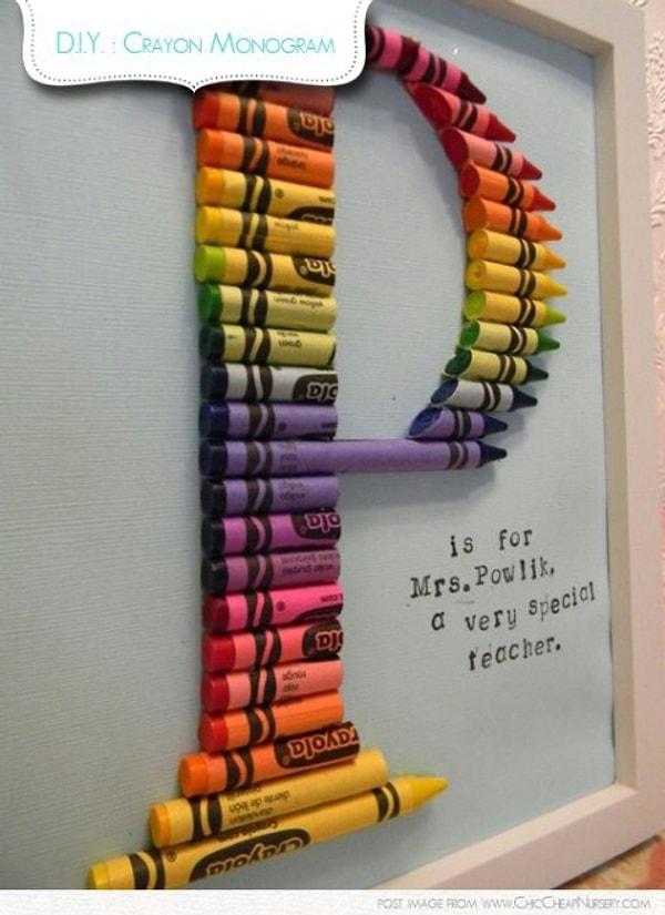 9. Çocukların odasını renklendirmek için onların boyalarından yararlanın!