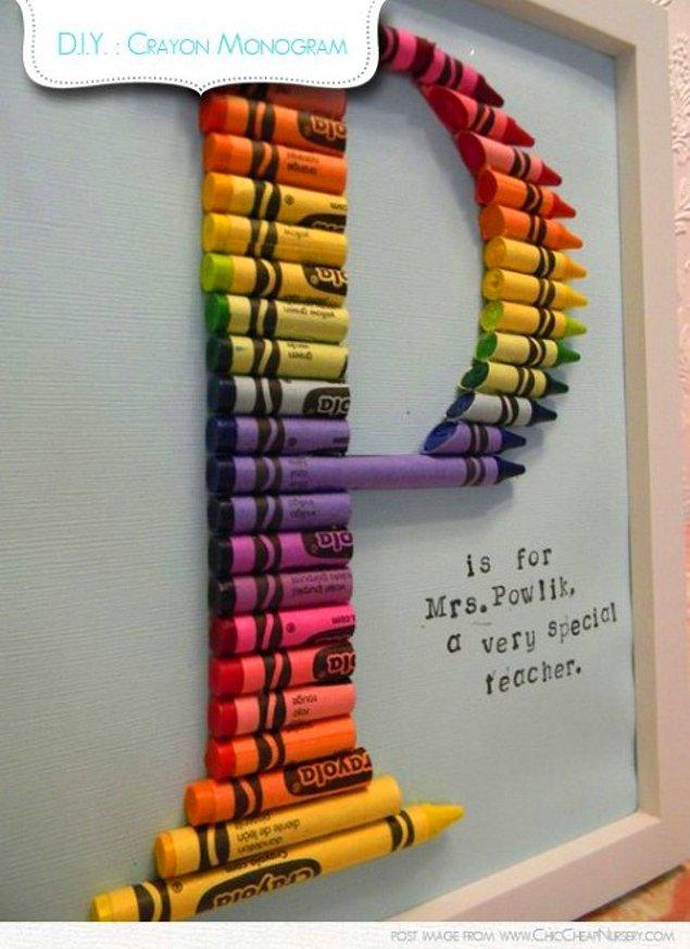 9. Çocukların odasını renklendirmek için onların boyalarından yararlanın!