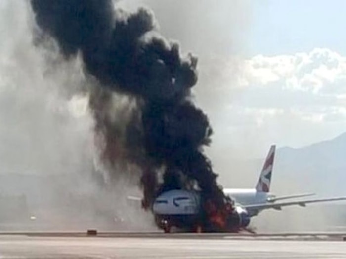 British Airways Uçağı Las Vegas'ta Yandı, 14 Kişi Yaralandı