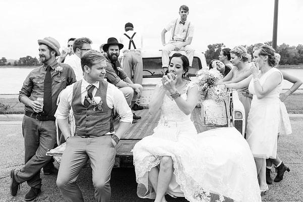 Eisenhauer yakın bir zamanda, Yankton'da gerçekleşen ufak bir düğünden bir fotoğraf paylaşmış.