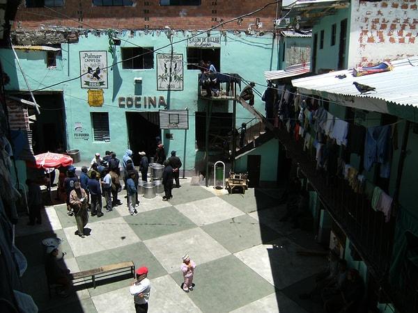 3. Hapishanenin en lüks bölgesi “La Posta”, burada kalan mahkumların özel banyoları, mutfakları ve kablolu TV’leri var.