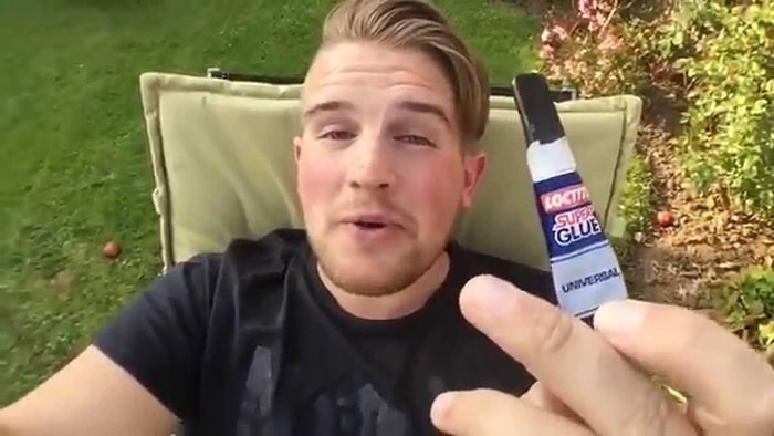 Şezlong Minderine Japon Yapıştırıcı Dökerek Arkadaşını Yapıştıran Adam