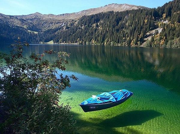 13. Dünyanın en büyük gölü hangisidir?