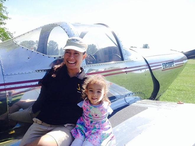 Yüreklere Dokunacak Kucaklaşma: Doğuştan Kolları Olmayan Pilot ve Minik Kız