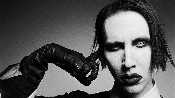 11. Marilyn Manson - Uygunsuz cinsel davranış.