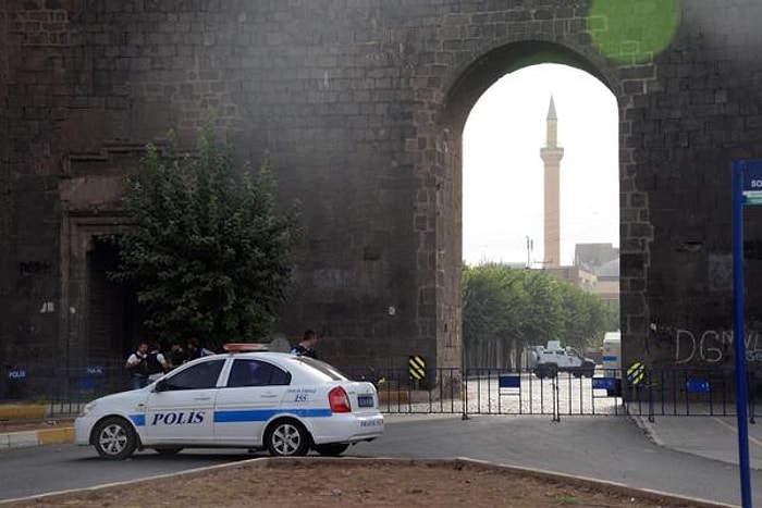 Diyarbakır'da Yasak Sonrası Çatışma! 7 Polis Yaralandı