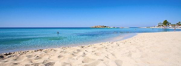 1. Aslında Kıbrıs`ta öğrenci olmak demek, bir tatil ülkesinde turist olmak demektir.