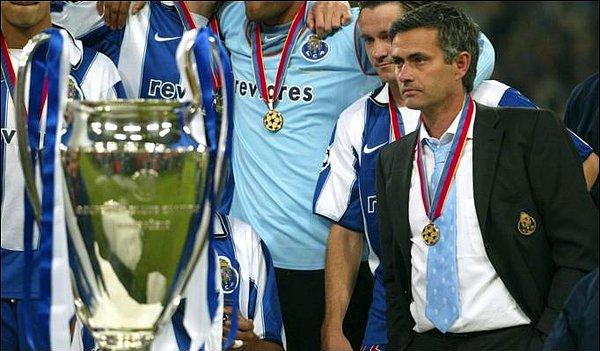 2. Eğer işimin kolay olmasını isteseydim Porto’da kalırdım... Güzel mavi bir koltuk, Şampiyonlar Ligi kupası, Tanrı ve Tanrı’dan sonra ben…