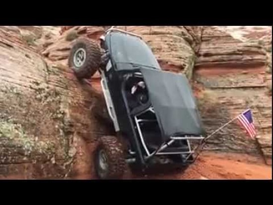 Düz Duvara Çıkan Bu Canavar Jip İle Yolda Kalma Gibi Bir Derdiniz Olmaz!