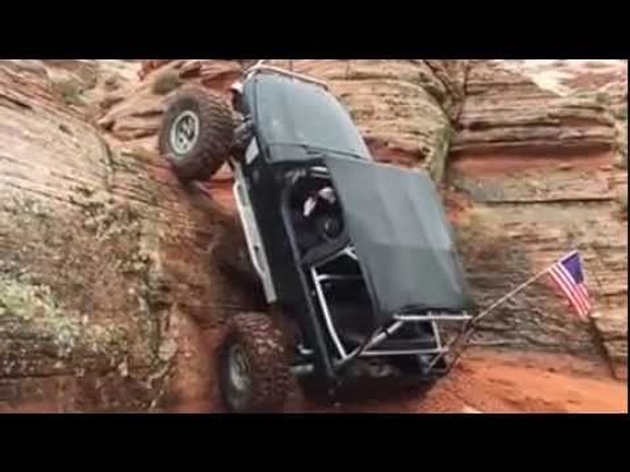 Düz Duvara Çıkan Bu Canavar Jip İle Yolda Kalma Gibi Bir Derdiniz Olmaz!