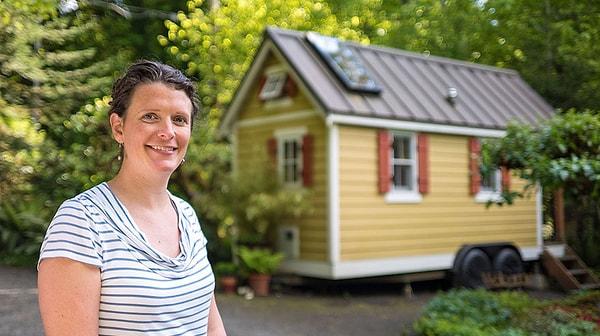 4. Brittany, Washington'daki bu 12 metrekarelik evini, denizaşırı ülkelerdeki küçücük evleri gördükten sonra yapmak istemiş.