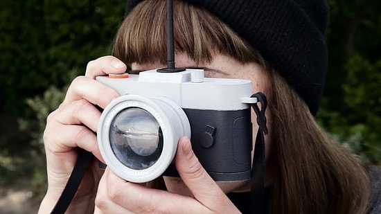 Klişe Poz Çekmeyen Fotoğraf Makinesi Üretildi