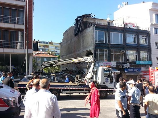 Üsküdar'da 5 Katlı Bir Bina Çöktü: 1 Ölü 3 Yaralı