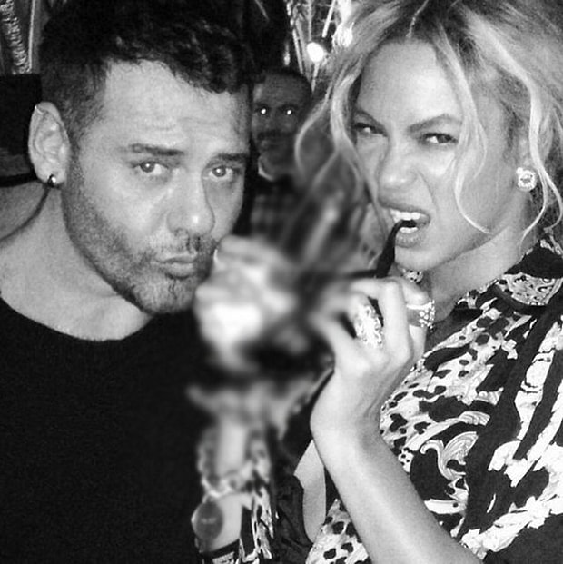 miley cyrus tan alt dudak alan kate upton la ayni yatakta uyanan turk mert alas