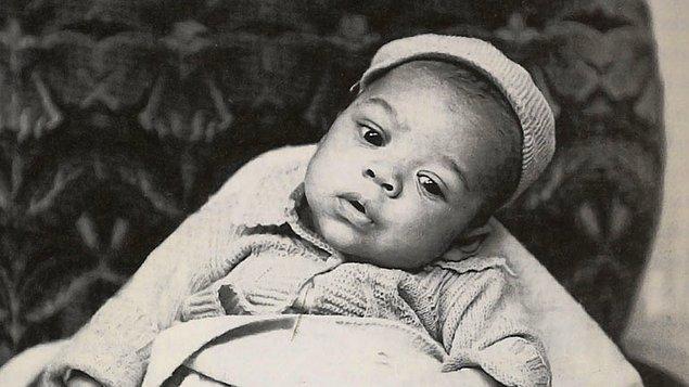 1. 1942 yılında Seattle'da doğan Johnny Allen Hendrix'in adı, daha sonra ailesi tarafından James Marshall Hendrix olarak değiştirilir.