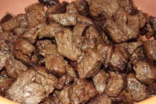 O ziyaretlerde, cevizli ev baklavasına ve kavurmaya doymak.