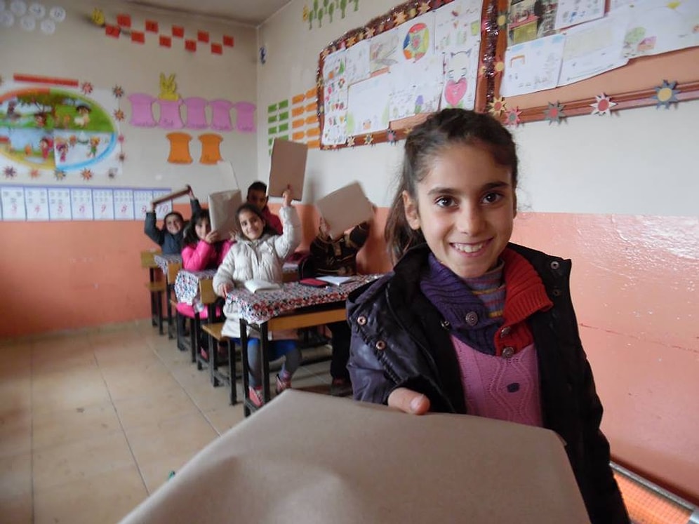 Bayramda Küçük Arkadaşlarımıza Bir Kalem Bir Silgi de Olsa Destek Olmaya Ne Dersiniz?