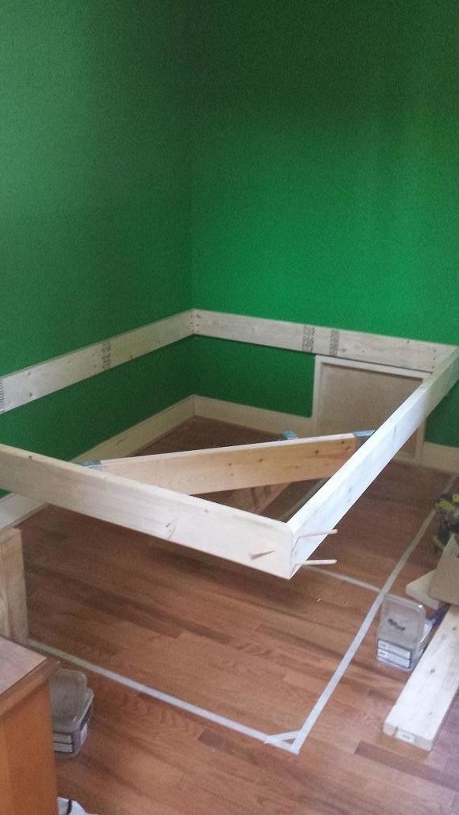 havada duruyormus gibi gorunen bu yatagin ardinda zeki bir tasarim yatiyor