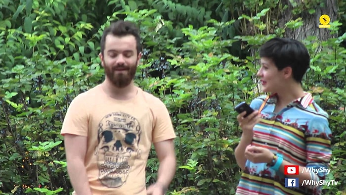 Tanımadıkları İnsanlar ile Öpmeye Çalışmak| WhyShy