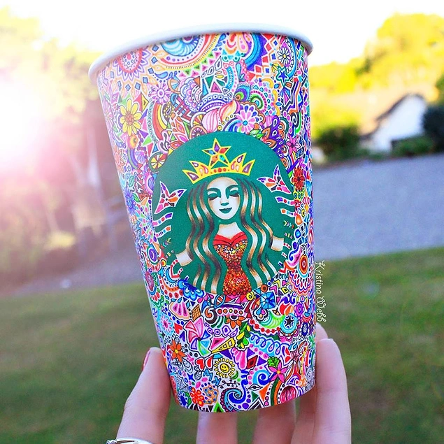 Keşke Starbucks bardakları hep böyle olsa. İçmesi daha zevkli olur. Çok tatlış. 