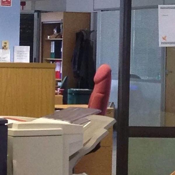 10. Hayır tabii ki de bu bir ofis sandalyesi