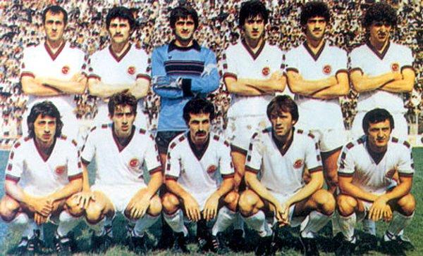 1. Trabzonspor, 1979-1980 sezonunda yalnızca 25 gol atarak şampiyon olmuştur.