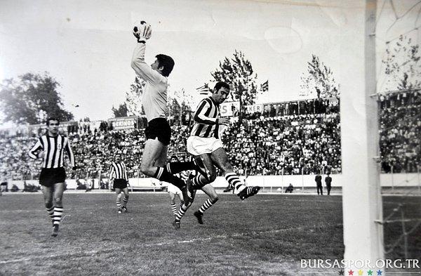 2. Beşiktaş, 1969-1970 sezonunda 30 maçta 10 galibiyet, 10 beraberlik, 10 mağlubiyet almıştır. Ayrıca aynı sezon 26 gol atıp 26 gol yemiştir.