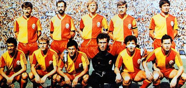 10. Galatasaray, 1985-1986 sezonunda mağlup olmamasına rağmen şampiyon olamamıştır.