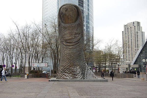 ''Le Pouce'', т.е. "Палец" – так названа работа Сезаря Бальдаччини