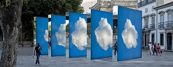 Работа под названием ''Nuvem'', что означает "Облако"